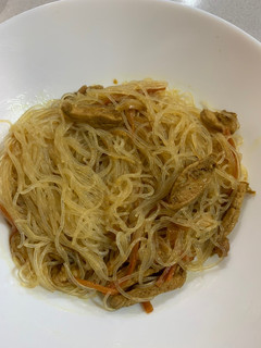 Una foto de Fideos Chinos Con Pollo Marinado