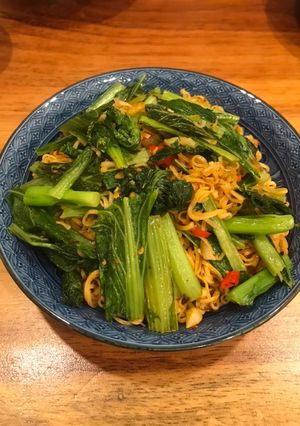 Hình của món Mì xào cải và ớt sate.