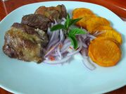 Una foto de chicharrones de cerdo