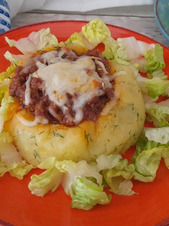 Una foto de Nidos de patata y carne