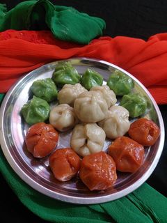 तिरंगा मोमोज (Tiranga Momos recipe in Hindi) रेसिपी मुख्य फोटो