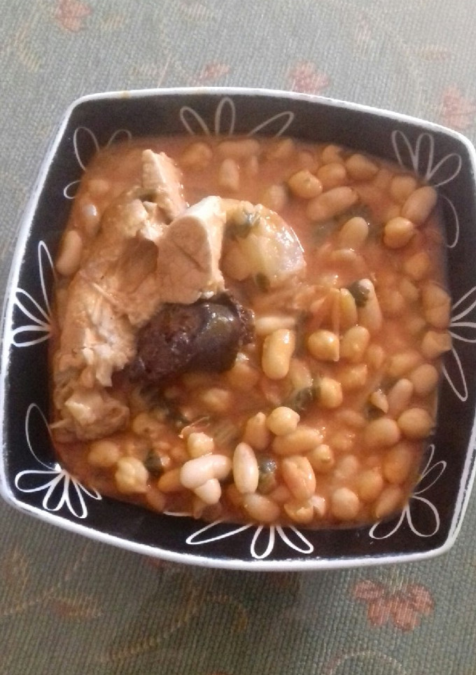 Una foto de Cocido de alubias y garbanzos con acelgas