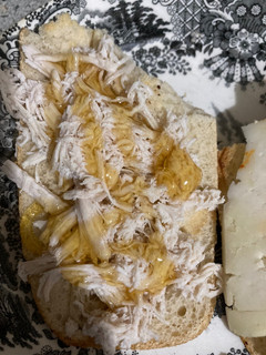 Una foto de Bocadillo de pollo con miel