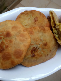 Alo kachori (potato snack) ainihin hoton girkin