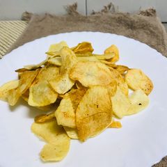 A picture of Homemade Deep Fried Potato Crisps.