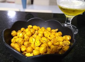 Foto de Petisco De Grão De Bico Torrado Na Fritadeira Elétrica