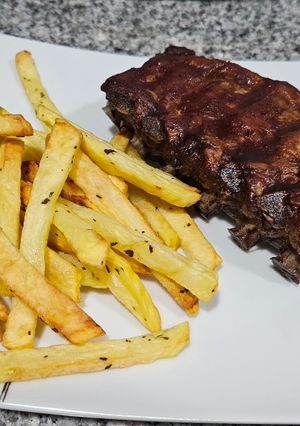 Una foto de Costillas al horno con patatas al airfryer