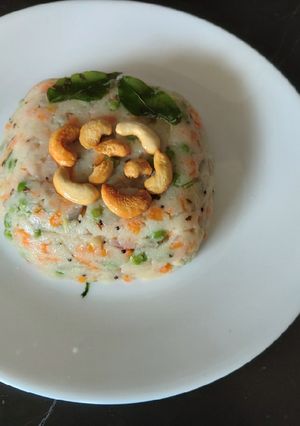 A picture of Upma with cashwnut /healthy breakfast.