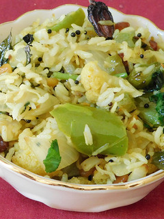 காலிஃப்ளவர் வ்ரைட் சாதம் (Cauliflower fried satham recipe in tamil) செய்முறை முக்கிய புகைப்படம்