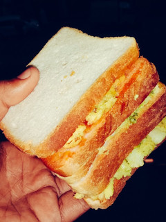 रॉ सैंडविच (raw sandwich recipe in Hindi) रेसिपी मुख्य फोटो