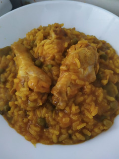 Una foto de Arroz meloso de pollo y guisantes