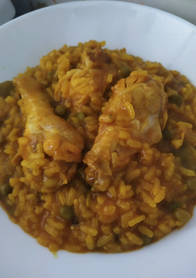 Una foto de Arroz meloso de pollo y guisantes