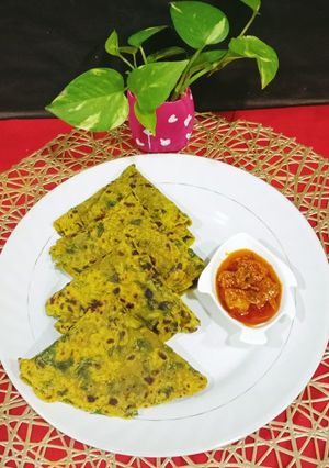 A picture of Fenugreek Paratha.