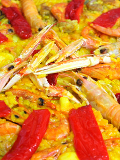 Una foto de Paella de Marisco Explicada paso a paso con MI PADRE!