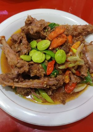 Foto resep Bebek nyat nyat pete simple banget 😄😄😄