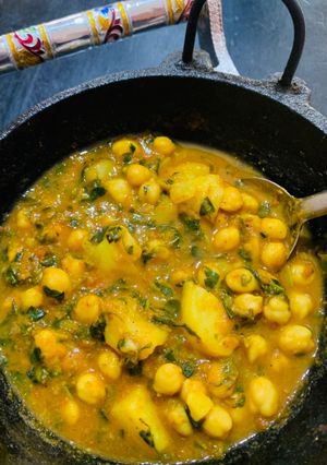 A picture of Methi Aloo Chole (Chickpeas with Fenugreek & Potato).