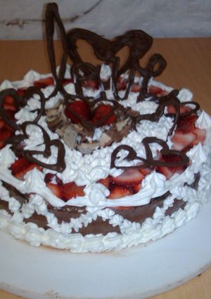 Una foto de Torta de chantilli y frutillas