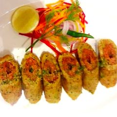 A picture of Fried Chap Roll in two colour.