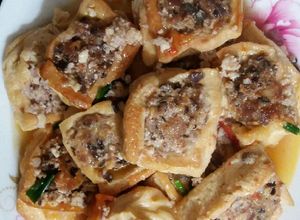 Hình của món Đậu nhồi thịt sốt cà chua.