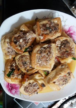 Hình của món Đậu nhồi thịt sốt cà chua.