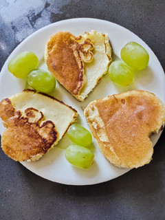 A picture of Breakfast Heart Shape Pancake😘.