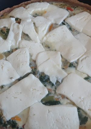 Una foto de Tarta integral de acelga y atún