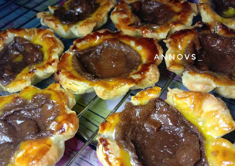 Flower portuguese tart