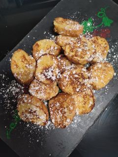 A picture of French Toast.