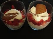 Une photo de dessert chantilly fraises