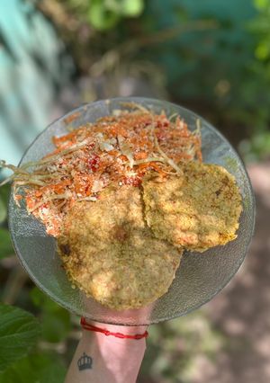 Una foto de Ensalada de repollo, zanahoria y ricota