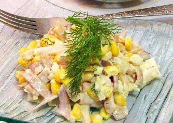 Салат из кальмаров с яйцом и кукурузой