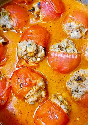 Hình của món Cà Chua nhồi Thịt Băm  🍅 🍚.