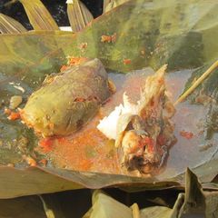 A picture of Liboké (steamed fish in banana leaves) (DRC).
