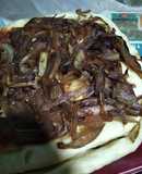 Fugazzeta rellena con cebolla caramelizada