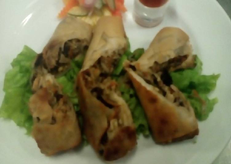 Lumpia Goreng dengan sauce asam manis