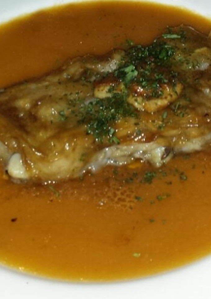 Una foto de Manitas de cerdo, guisadas, deshuesadas con foie