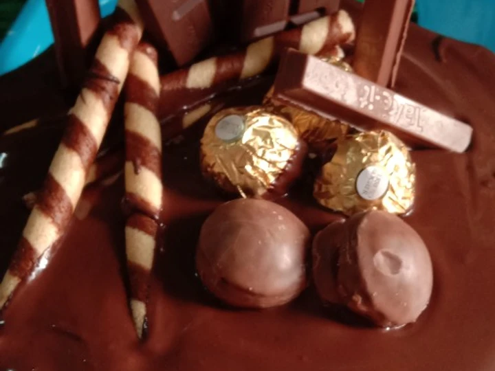 Langkah Mudah untuk Membikin Resep  Cake ultah base: Black Forest yang Lezat Sekali, Sempurna