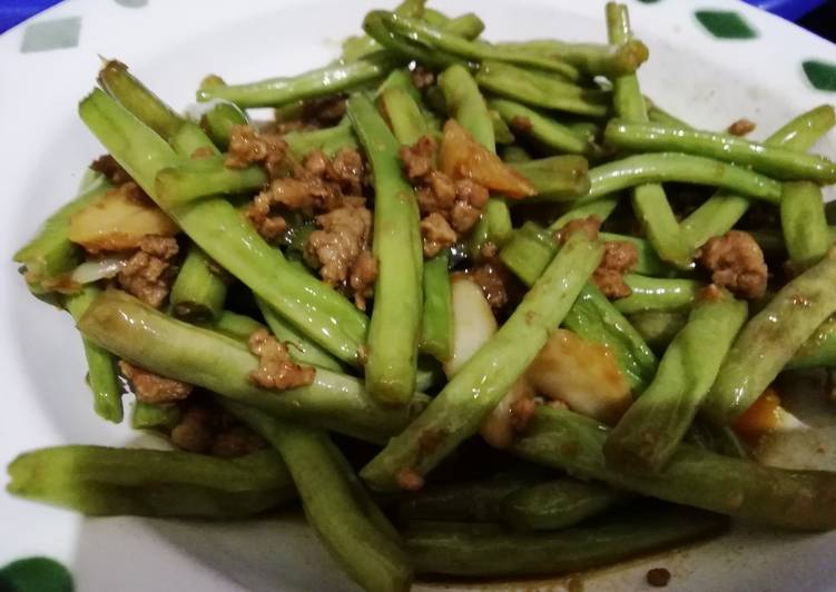 Proses Menyiapkan Buncis daging giling Lezat