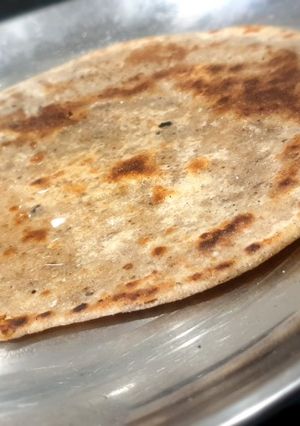 A picture of Papad Parantha.