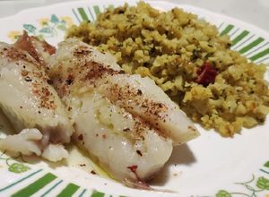 Una foto de Gallineta a la plancha con "arroz" de coliflor🐟