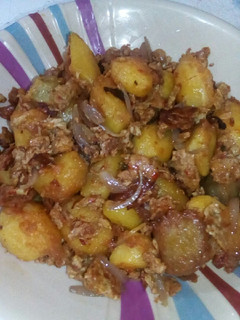 A picture of Fried Irish With egg sauce.
