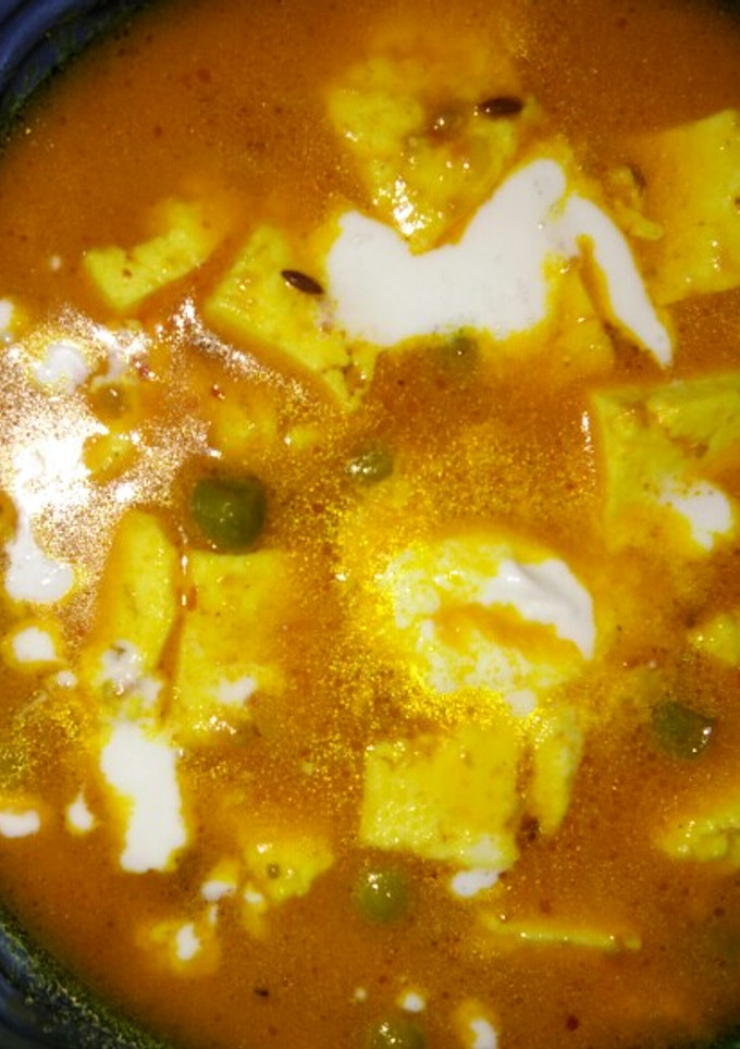A picture of Matar paneer without onion and garlic.