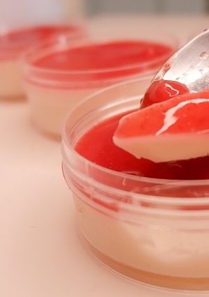 Foto resep Panna Cotta Dessert Omura Saus Strawberry
