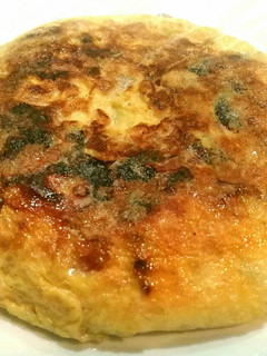 Una foto de Tortilla de salchichas, pimiento y queso