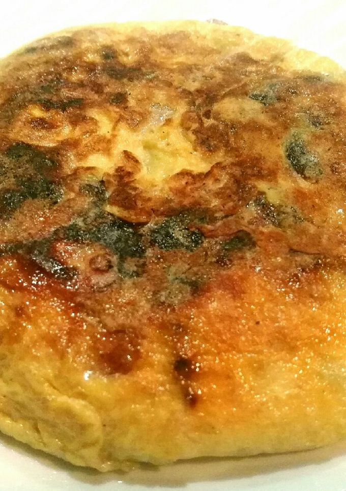 Una foto de Tortilla de salchichas, pimiento y queso