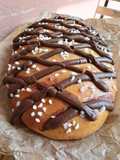Coca de Sant Joan 2026 v2: Brioche con crema de cacao y azúcar perlado