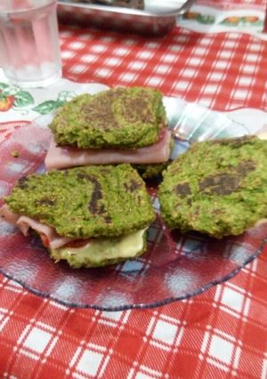 Una foto de Sándwich de brócoli con jamón y queso