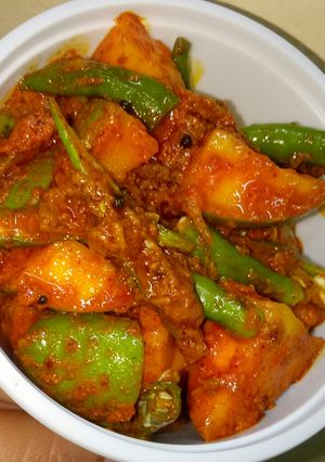 A picture of Instant raw mango chilli pickle.