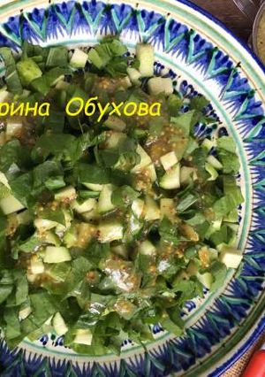 Фото Салат из сырых кабачков со щавелем.