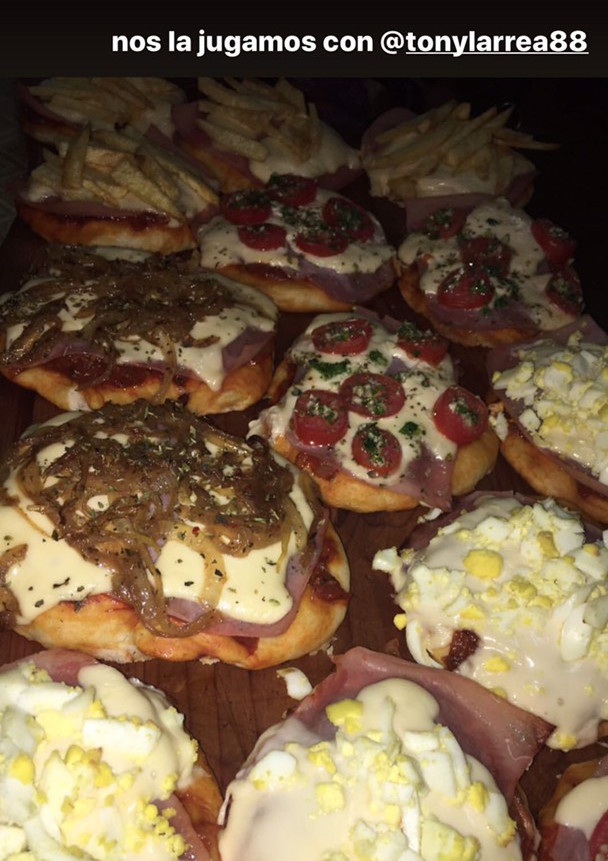 Una foto de Pizzetas variadas